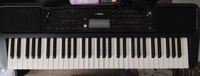 Yamaha PSR-E383 Keyboard + Stand