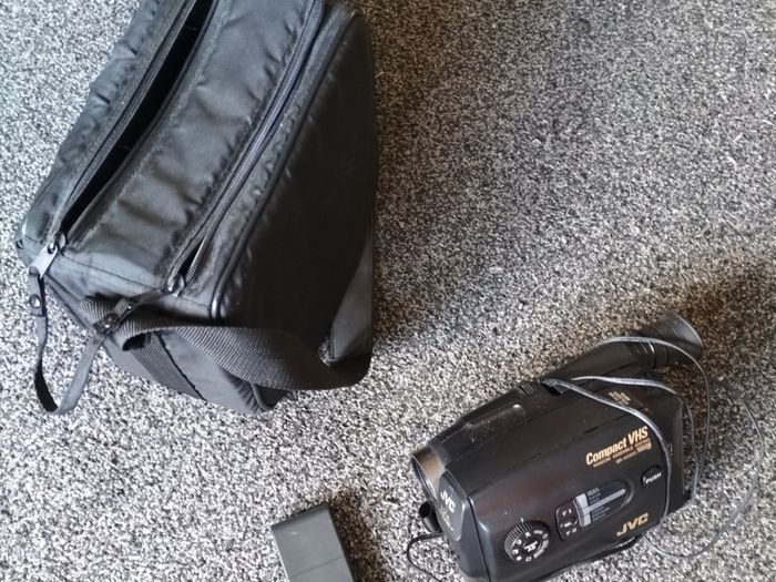 A lot including: Cameras : 2 for photos,  2 for video.   Radio short waves. Dvd reader. Super8 projector