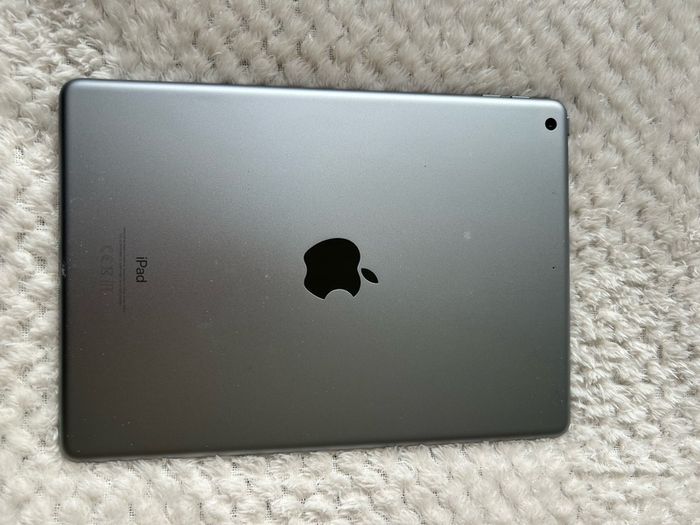 Apple iPad 6th Generation (2018)