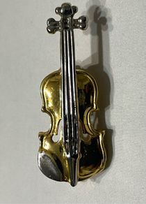 Brooch violin