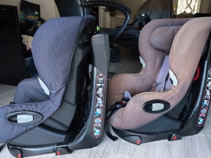 2 X Maxi Cosi Axis car seats