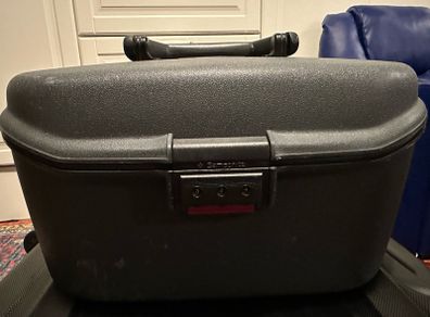 vintage gray hard-shell Samsonite beauty case