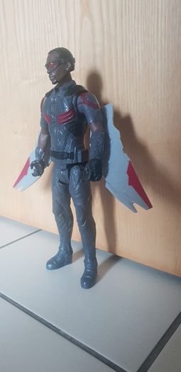 Hasbro Marvel Avengers Infinity War Titan Hero Series Marvels Falcon