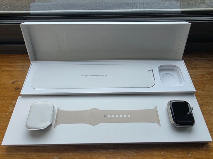Apple Watch Series 8 - Starlight Aluminium Case