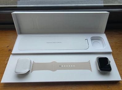 Apple Watch Series 8 - Starlight Aluminium Case
