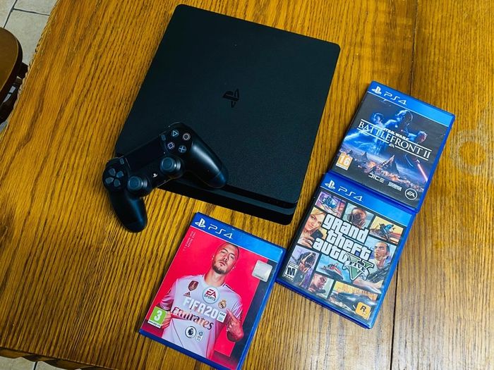 PS4 Slim 500Gb 1 Controller + 3 Games