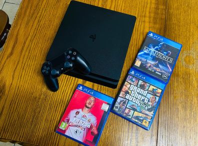 PS4 Slim 500Gb 1 Controller + 3 Games