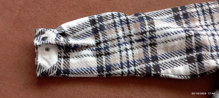 Checkered zip-up jacket with hood