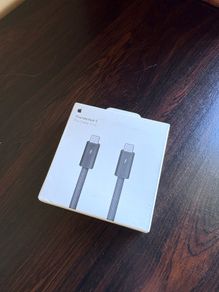 Apple Thunderbolt 5 cable