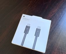 Apple Thunderbolt 5 cable