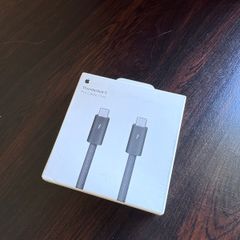 Apple Thunderbolt 5 cable