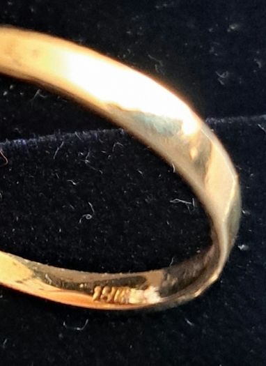 18 ct yellow gold ring