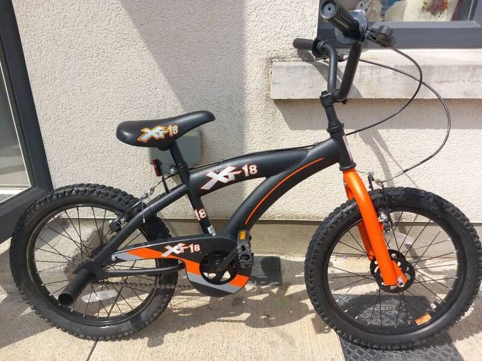 XR18 Kids bike size 18 inch wheels