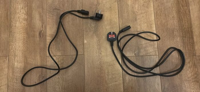 2X Lenovo 22" monitors + monitor arm