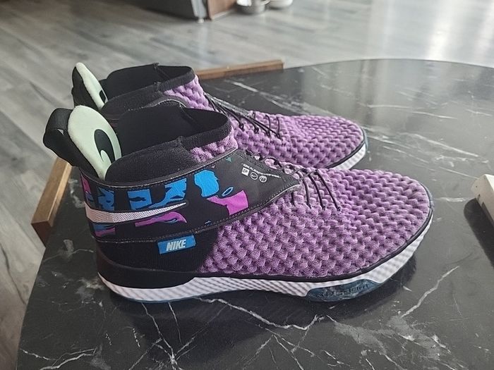 nike unvrs