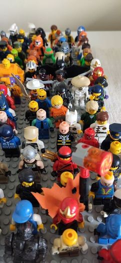 LEGO Collection (2011-2018) Mixed Figures & Bricks, Blue Ninjago NRG Zane figure with his spinner.