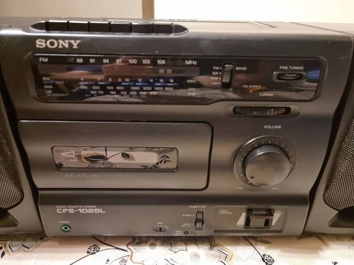 Vintage Classic Sony Radio Portable Boombox CFS - 1025L, Good working order.