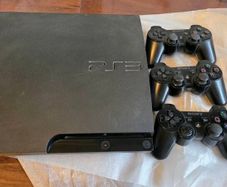 PlayStation 3 slim 320gb +60 games 3 controllers