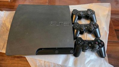 PlayStation 3 slim 320gb +60 games 3 controllers