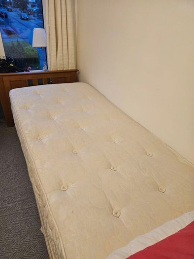 2 single beds