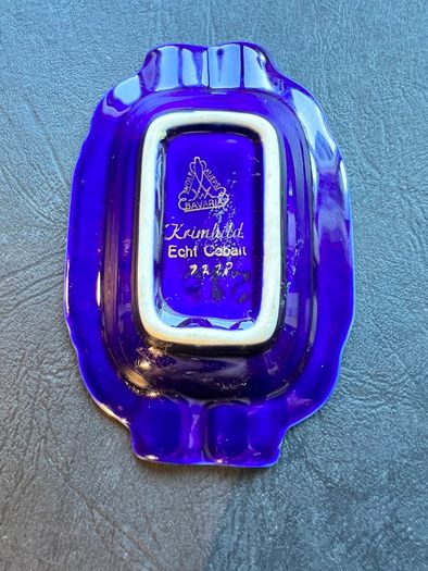 Cigarette ash tray