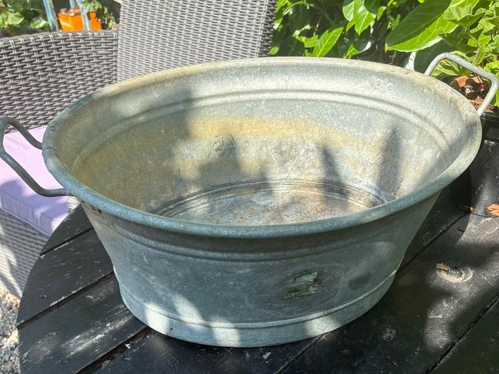 Vintage Galvanised Oval Wash Tub or Planter