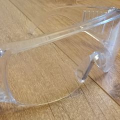 Scratchy glasses