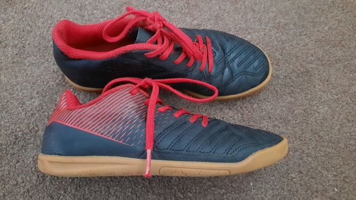 Kipsta boys football trainers