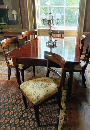 Antique mahogany Diningroom  Table and Chairs