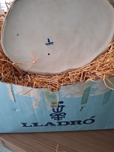 True  Vintage Lladro Boy with Flute (1971/1977)