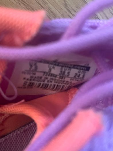 Size 5 Niki Trainers/ Runners