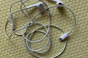 Original Apple EarPods with Lightning Connector (iPhone / iPad)