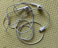 Original Apple EarPods with Lightning Connector (iPhone / iPad)