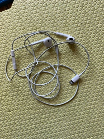 Original Apple EarPods with Lightning Connector (iPhone / iPad)