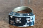 Beautiful Vintage Pilgrim Flower Blossoms Ring.