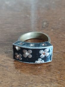 Beautiful Vintage Pilgrim Flower Blossoms Ring.
