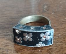 Beautiful Vintage Pilgrim Flower Blossoms Ring.