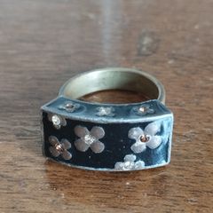 Beautiful Vintage Pilgrim Flower Blossoms Ring.