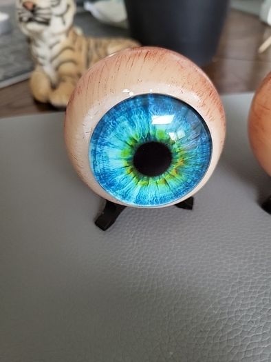 Glass eyes 10e each