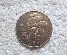 Gibraltar 5 pound coin.The 3 princes.