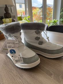 Ladies snow boots