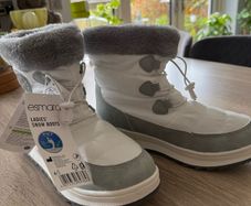 Ladies snow boots