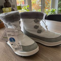 Ladies snow boots