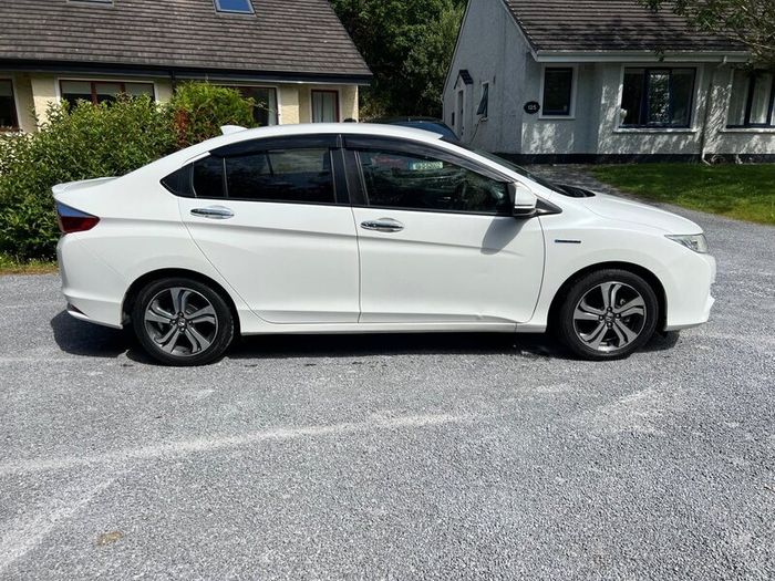 Honda Grace hybrid  1,5 2016