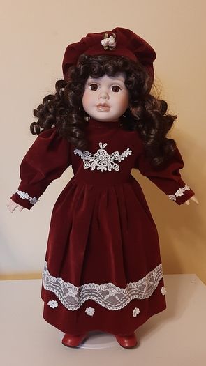 Porcelain dolls x 6