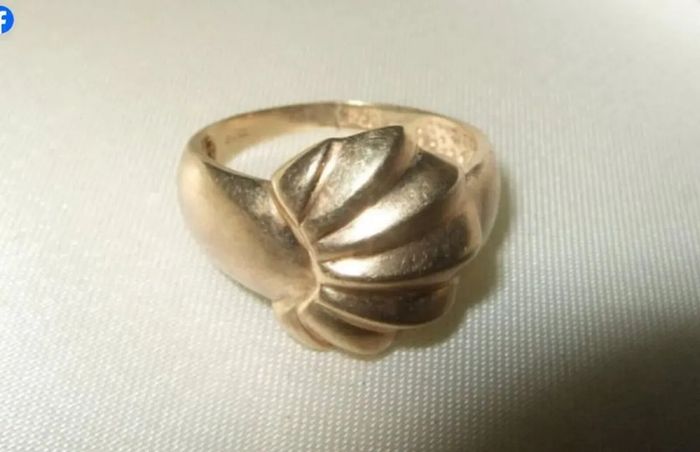 Vintage Hallmarked 9ct Gold 'Oyster' Ring
