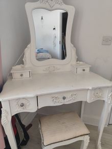 dressing table