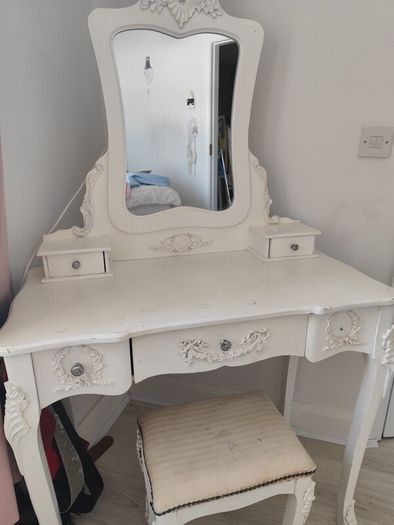 dressing table