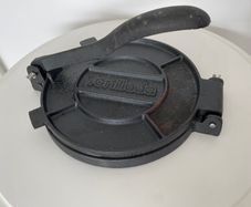 Cast Iron Tortilla Press 25cm