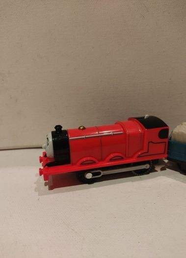 Trackmaster Thomas and Friends Motorised James Train with Cargo Truck 2013